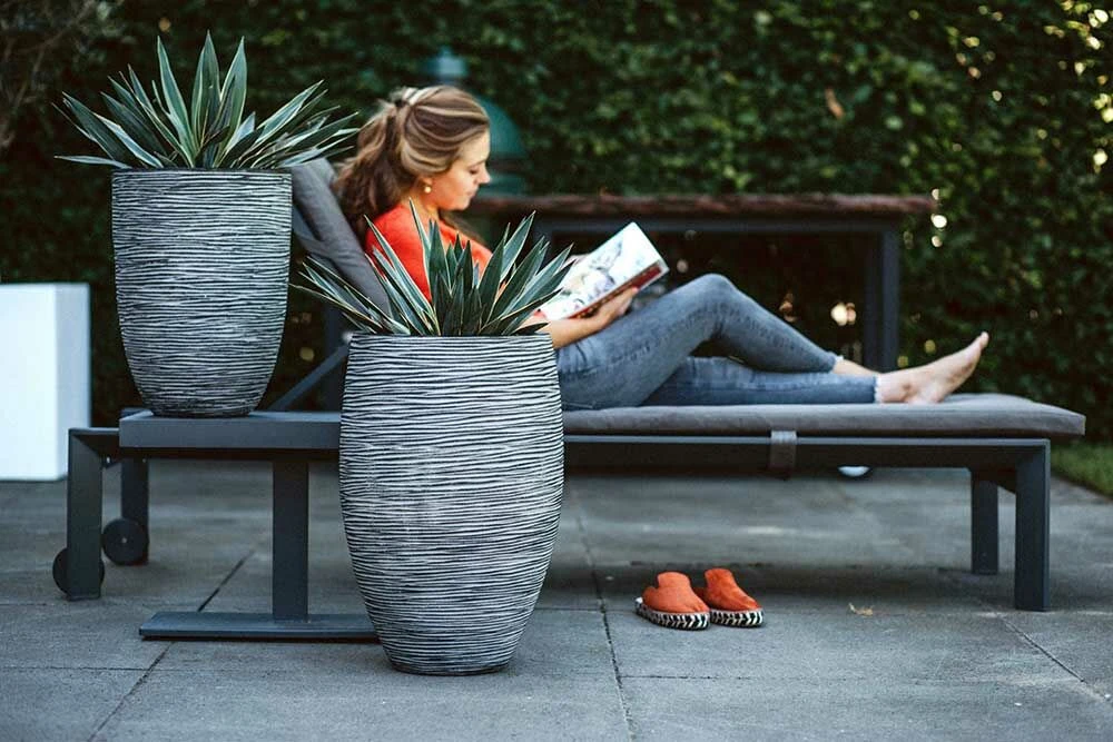 Capi Bloempot Hoog Nature Elegant Deluxe Rib NL - D38 X H58cm - Antraciet 2 Capi Bloempot Hoog Nature Elegant Deluxe Rib NL - D38 X H58cm - Antraciet - Afbeelding 2