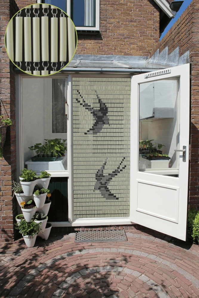 Vliegengordijn Zwaluwen - Creme/Zwart - 100 X 232cm - Sun-Arts 3 Vliegengordijn Zwaluwen - Creme/Zwart - 100 X 232cm - Sun-Arts - Afbeelding 3